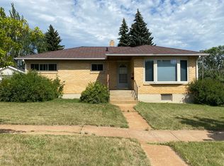 1004 4th Ave W, Dickinson, ND 58601