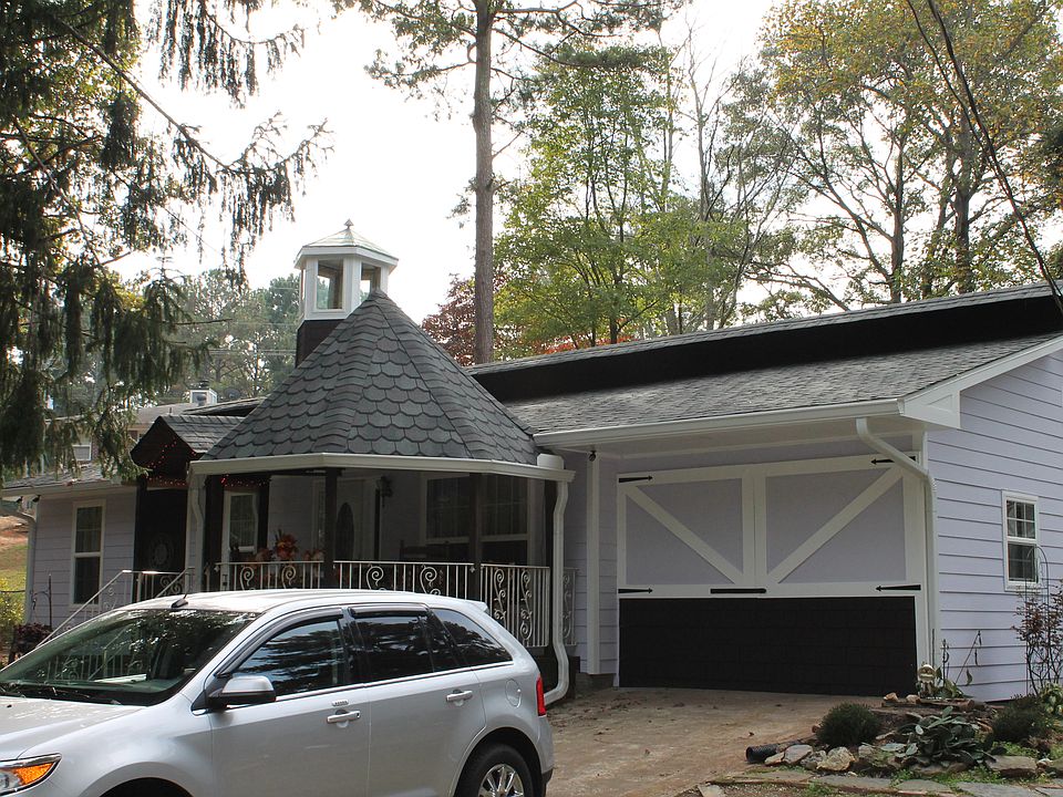 2nd image of 3201 Douglas Ln NW