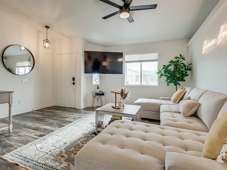2845 Winterhaven Dr — Photo 4