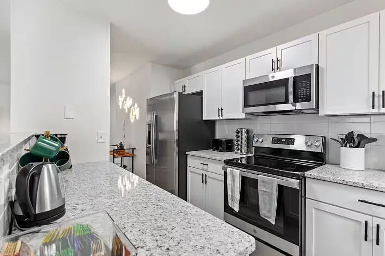21737 Wheeler St — Photo 5