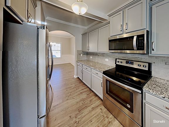 3rd image of 104 Maggie Dr