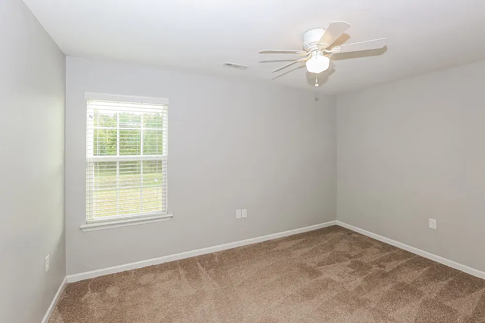 3 bed, 2.5 bath, 2672 sqft, $1,349 — Photo 2