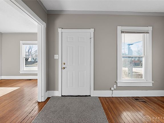 4th image of 11 Lutz Ave