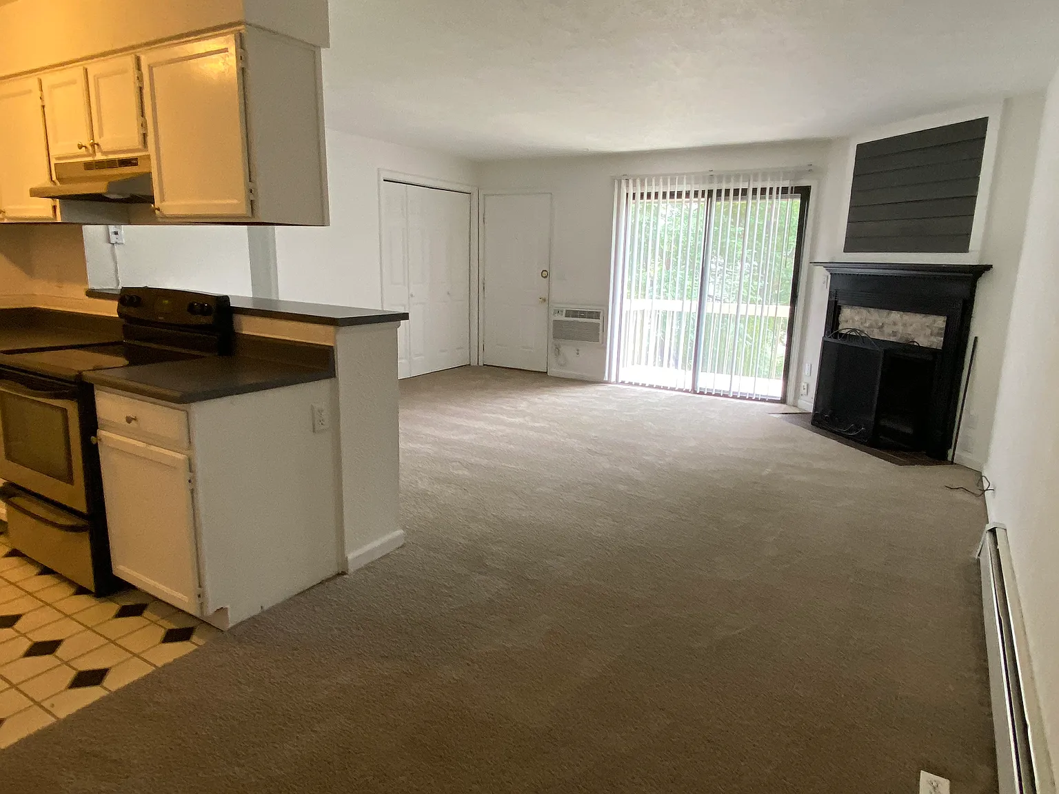 2 bed, 888 sqft, $2,200 — Photo 3