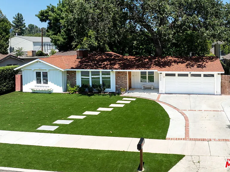 21309 Ibanez Ave — Photo 31