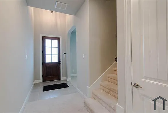 3 bed, 2258 sqft, $2,950 — Photo 3