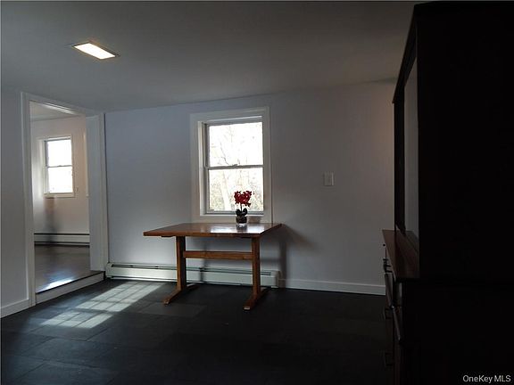 4th image of 250 Rockland Lake Rd