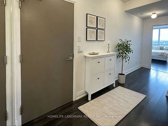 3rd image of 7165 Yonge St Unit 635