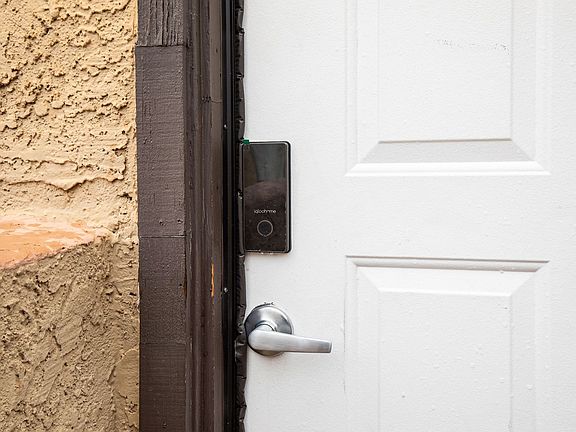 4th image of 2525 S McClintock Dr APT 204