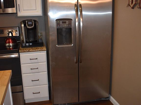 5th image of 10 Keely Ct