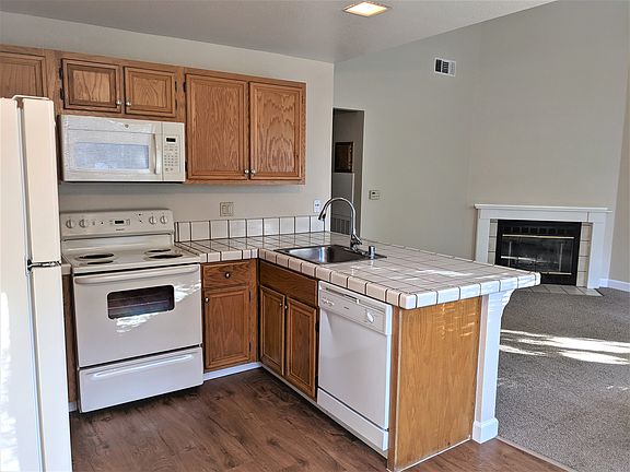 2nd image of 1040 Fulton Ave #12