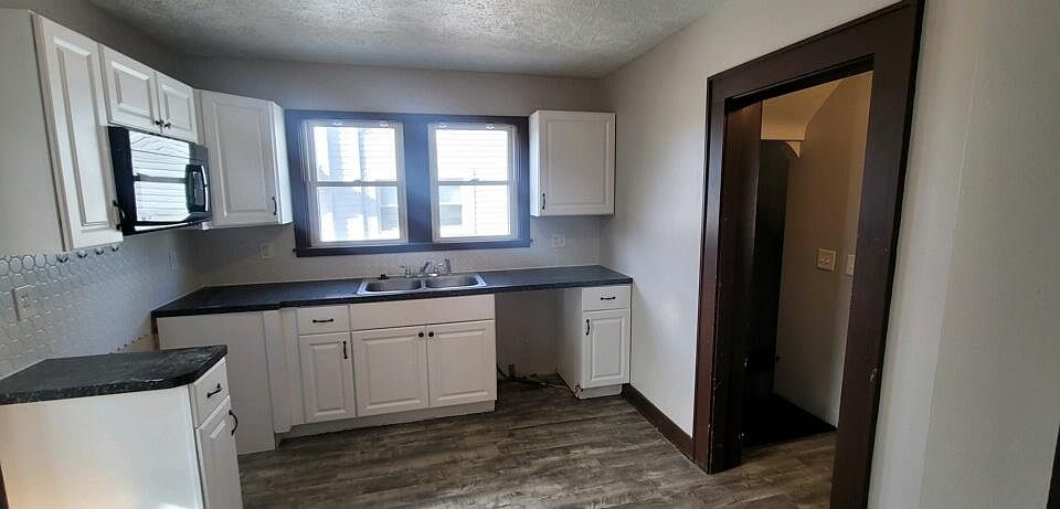2nd image of 107 W Williams Ave