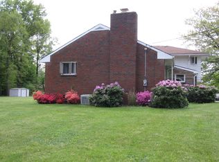 22 Bellaire Dr, New Castle, PA
