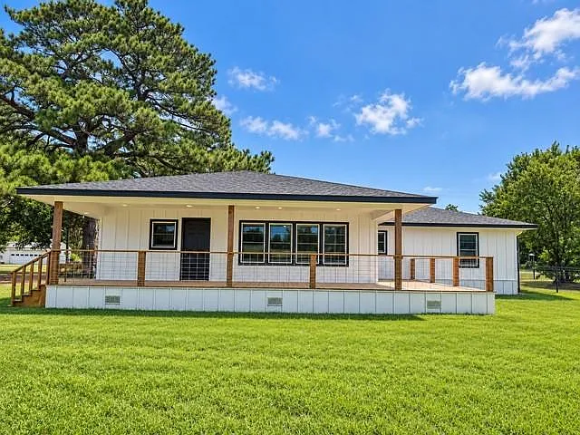 3 bed, 2.0 bath, 1716 sqft, $2,000 — Photo 2