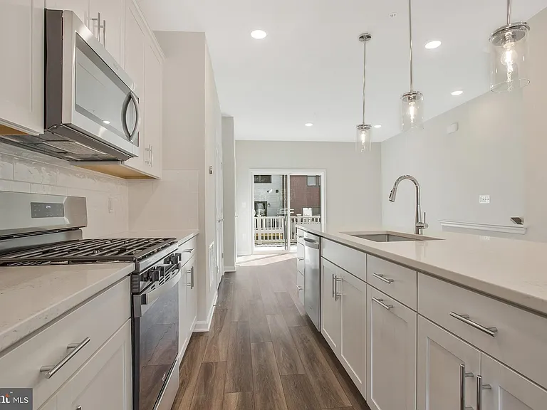 244 Mainstream Dr — Photo 13