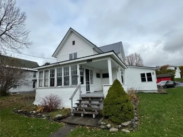 426 W Kirby St, Dexter, NY 13634