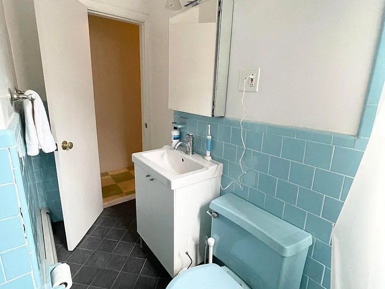 40 Grove St — Photo 16