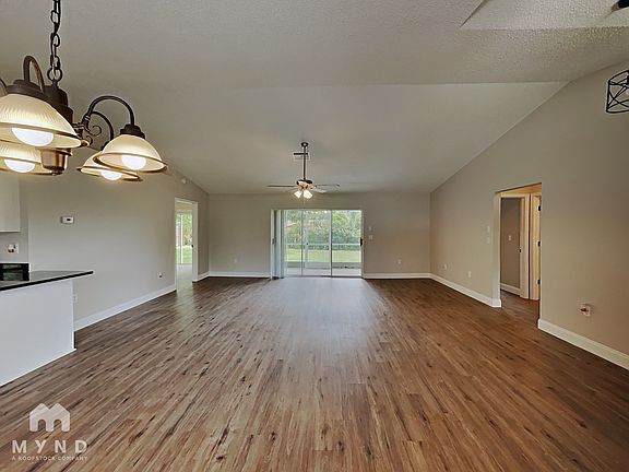 3rd image of 2069 Banbury Ln