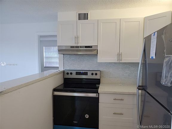 2nd image of 95 NE 41st St APT M195