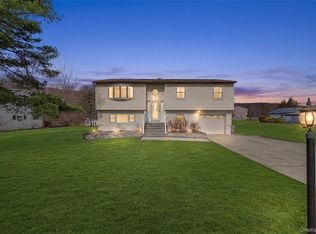 6 Adams Ct, Monroe, NY 10950