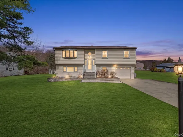 6 Adams Court, Monroe, NY 10950