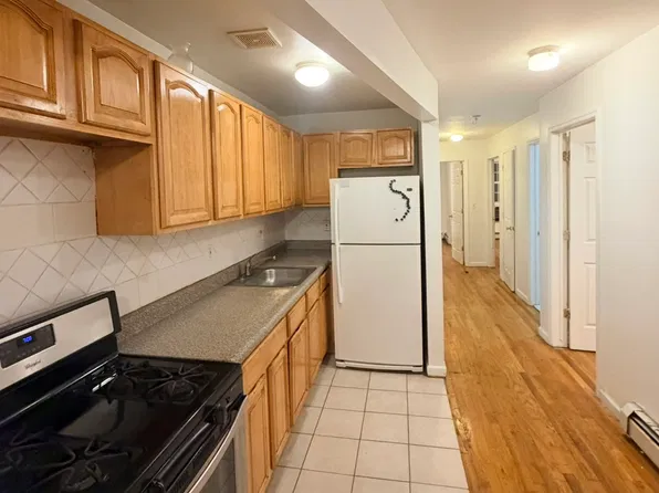 444 Evergreen Avenue image 1 of 7