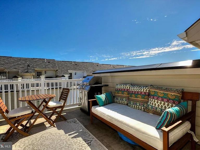 Large rooftop, great for entertaining
