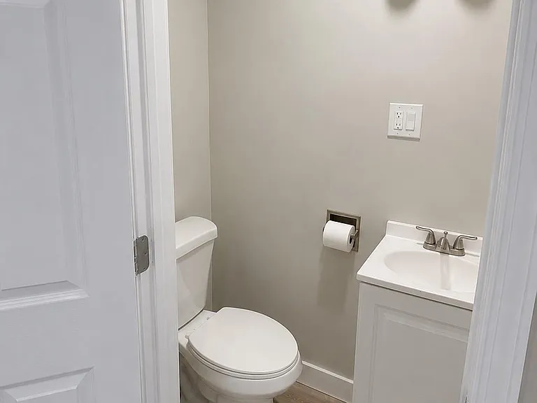 1322 S Newkirk St — Photo 9