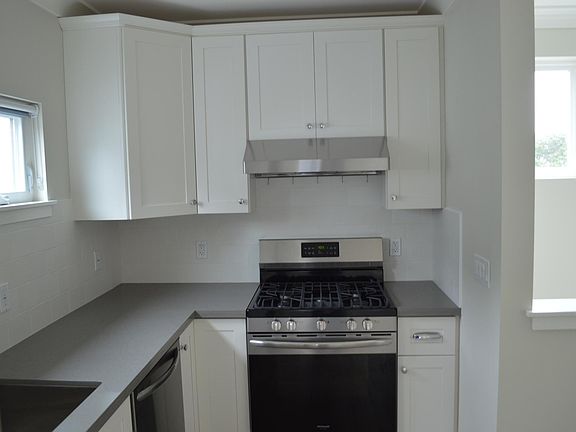 3rd image of 195 Carmel Ave #C