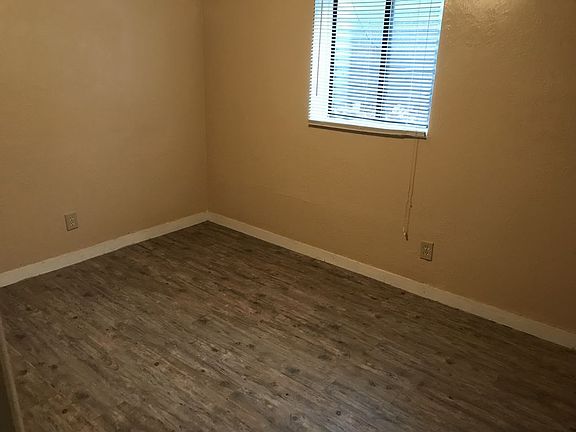 4th image of 1676 Riviera Dr
