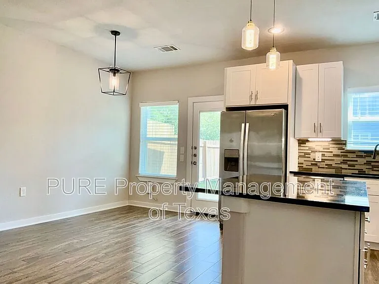 3301 Elija St #B — Photo 8