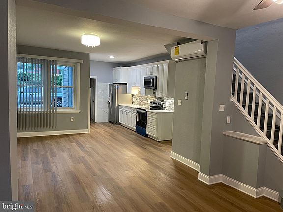 2nd image of 939 W Fisher Ave