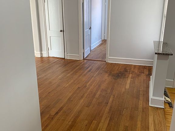 2nd image of 1106 W Franklin St #302