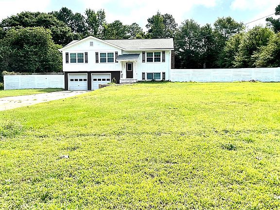 3rd image of 1885 Blanche Dr