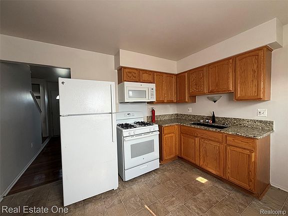 5th image of 23517 Baker St