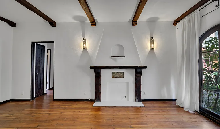 2270 N Beachwood Dr #2 — Photo 6