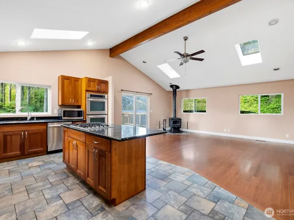 871 NE LARSON BLVD, Belfair, WA 98528