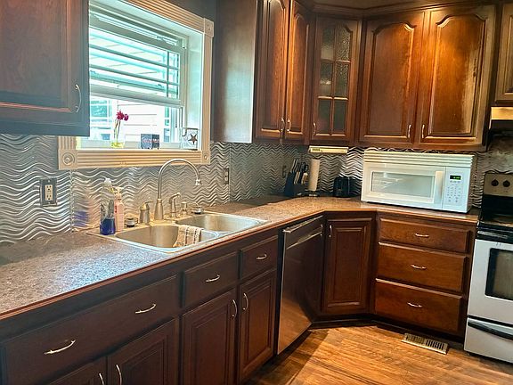 4th image of 545 Lanterman St