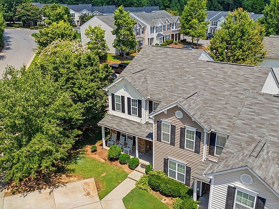 3rd image of 3201 Ivey Wood Ln