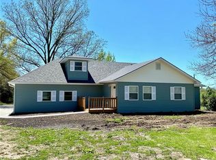 40305 E Nevins Rd, Oak Grove, MO 64075