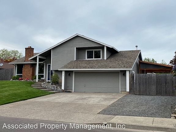 3rd image of 419 NE Hillwood Dr