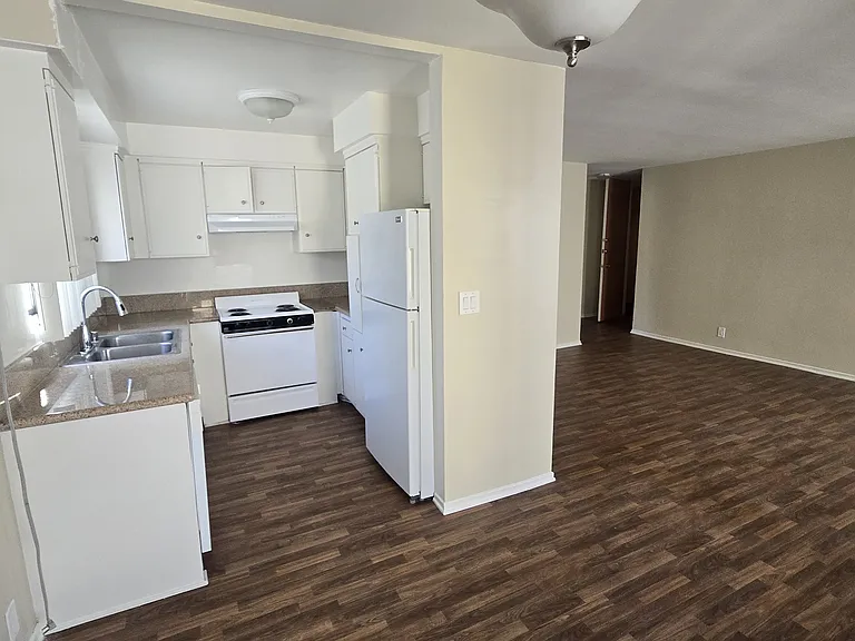 510 S Mariposa Ave #205 — Photo 6