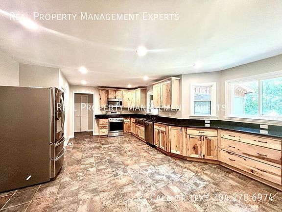 3rd image of 9024 Highland Creek Pkwy