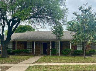 2706 Lindbergh Dr, Dallas, TX 75228