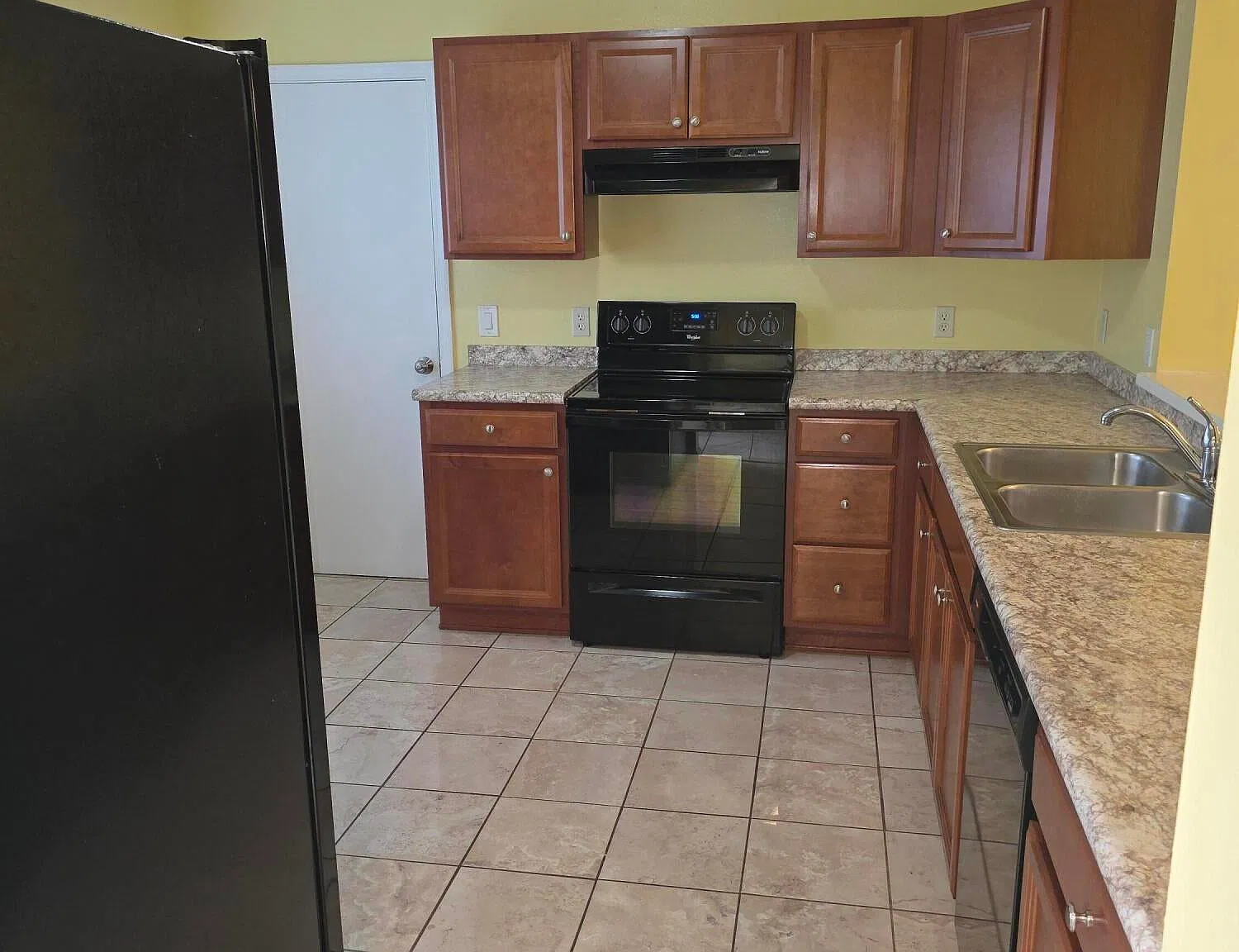2 bed, 2.5 bath, 1381 sqft, $2,500 — Photo 3