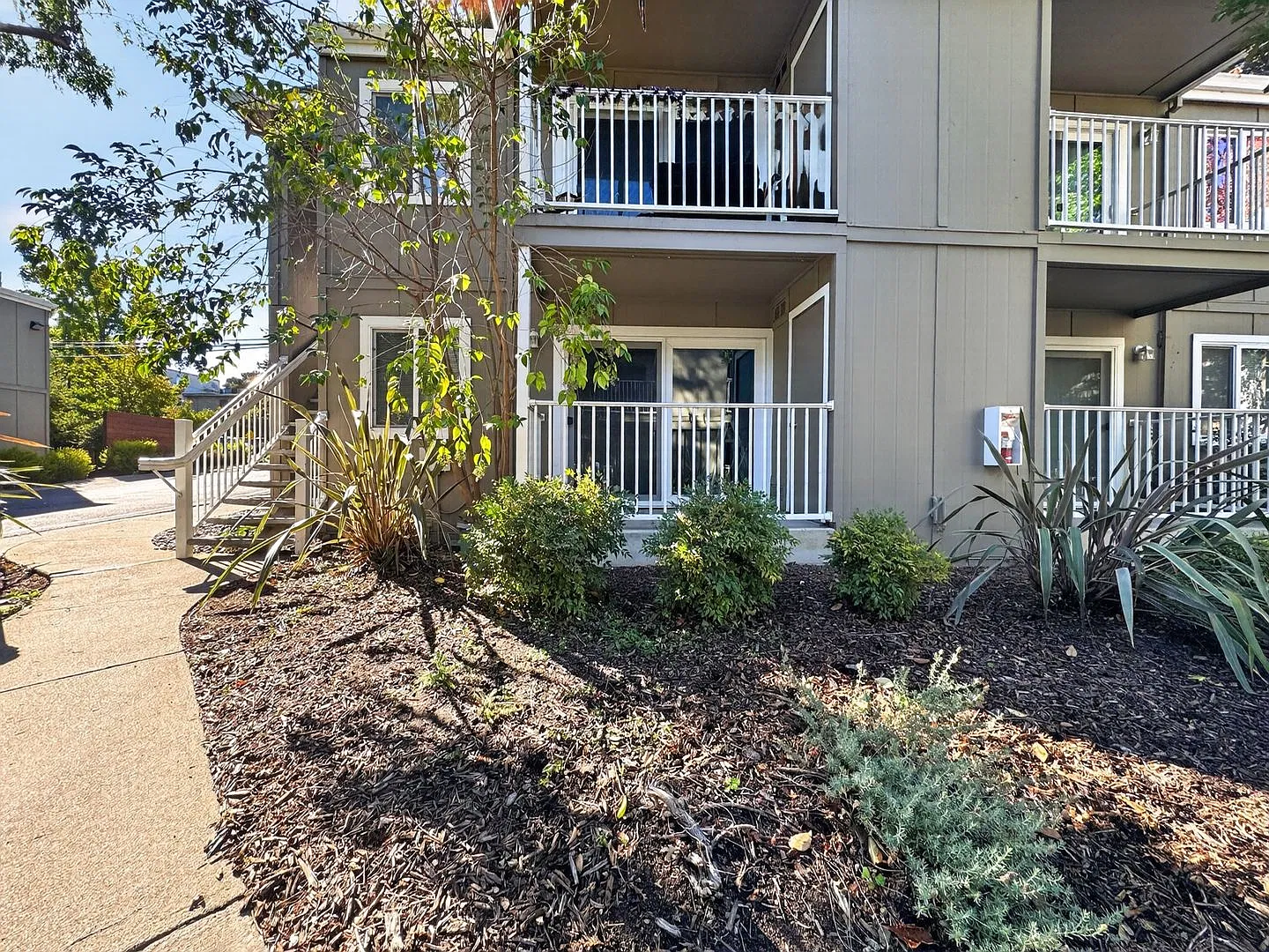 Gorgeous Lower End Unit with Inside Laundry Available Now! — Photo 3