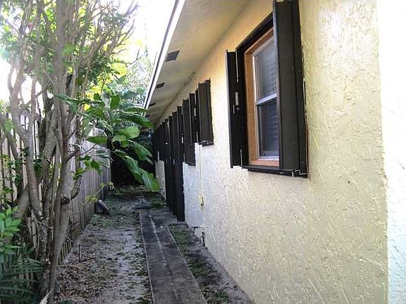 3rd image of 808 NE 17th Ct
