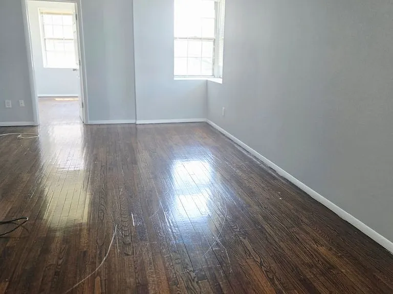 The Commodore — Photo 8