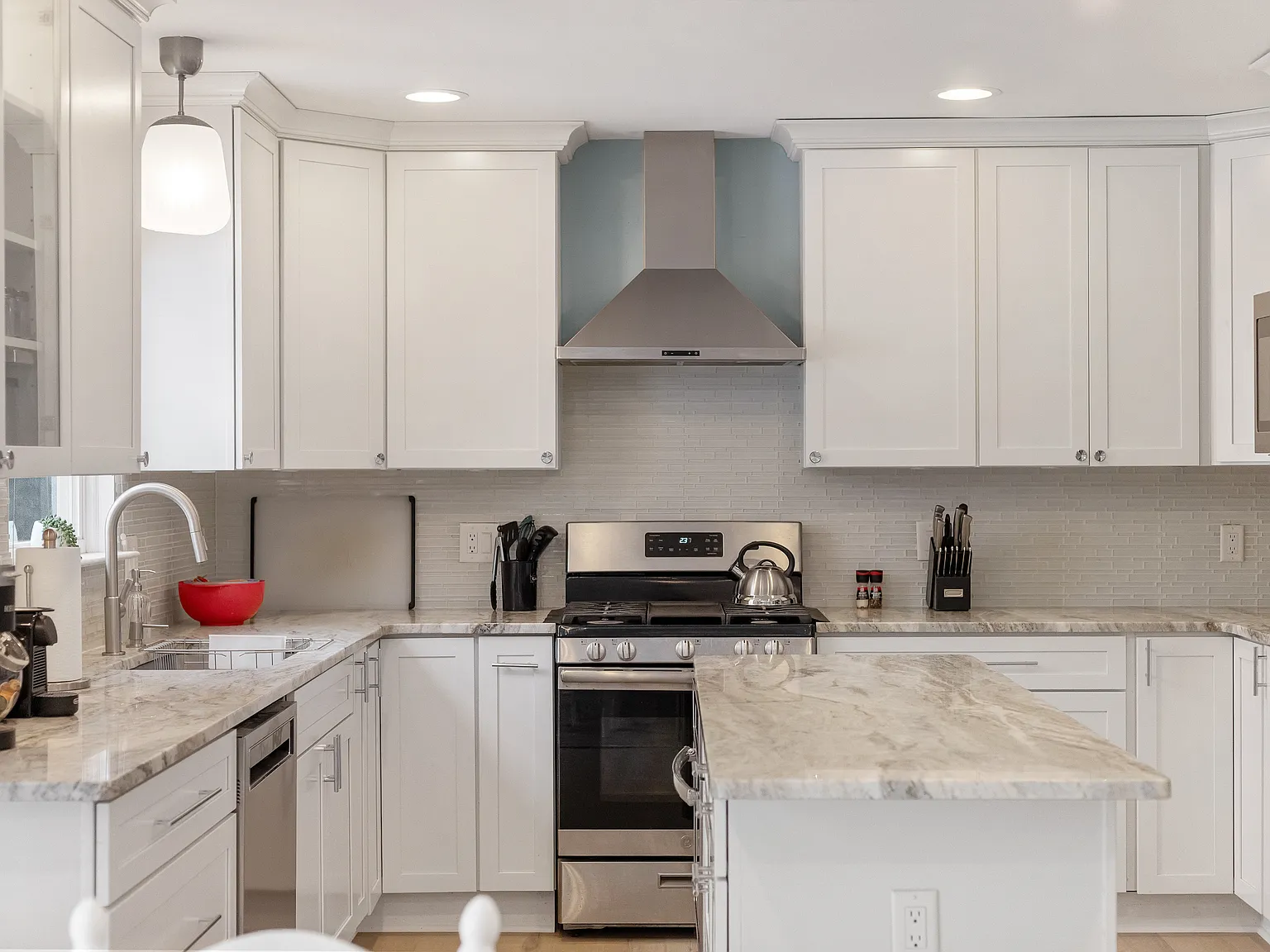 5 bed, 3.5 bath, 1810 sqft, $10,000 — Photo 4