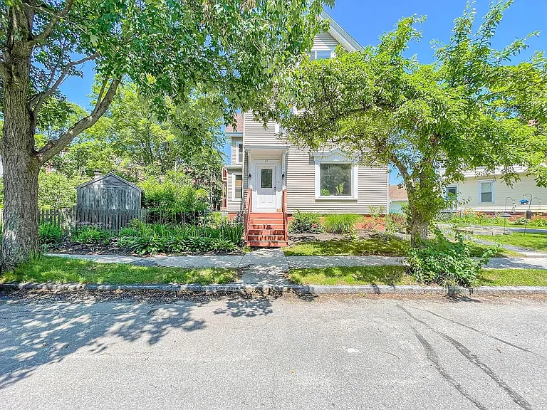 27 Brentwood St #2 — Photo 2